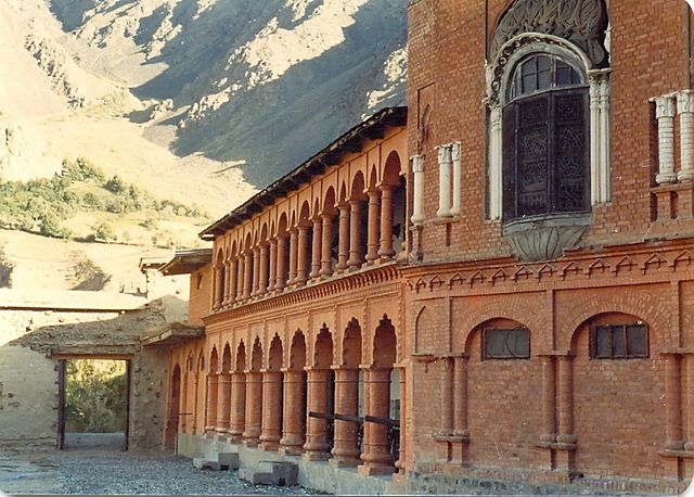 Chitral_Fort_-_panoramio
